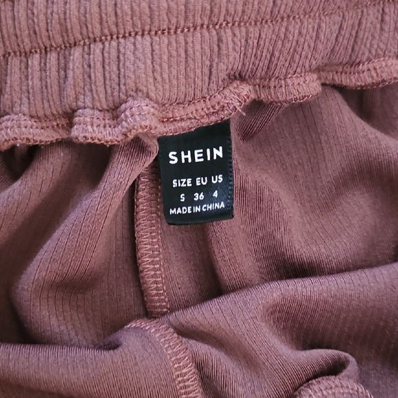 SHEIN Ribbed 2 Piece Short Set - Picture 3 of 7